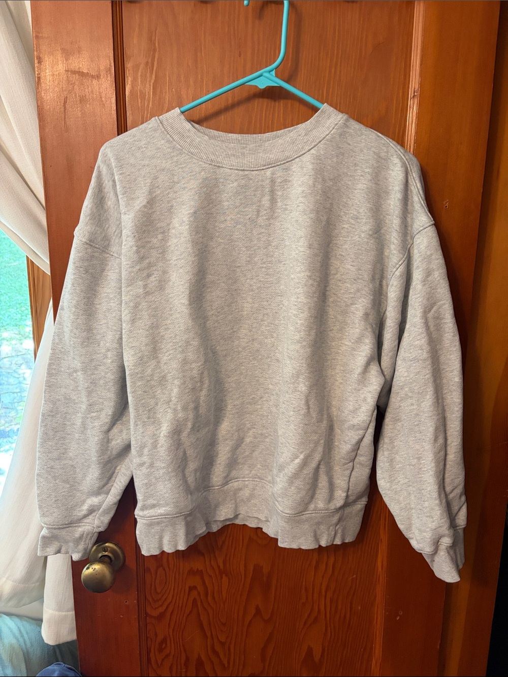 Universal Thread Light Gray Crewneck Pullover